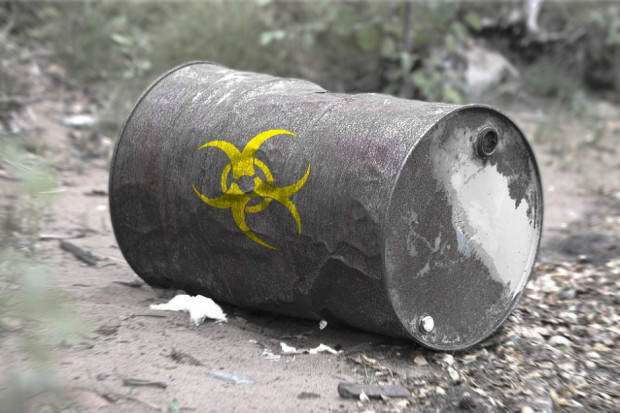 Na terenie byłej rafinerii nafty Glimar w Gorlicach doszło do nielegalnego gromadzenia odpadów, w tym odpadów niebezpiecznych (fot.pixabay)