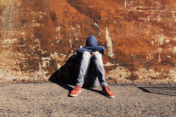 Nauczyciele i samorządowcy alarmują, że wśród młodzieży rośnie zagrożenie depresją (fot. Pixabay)
