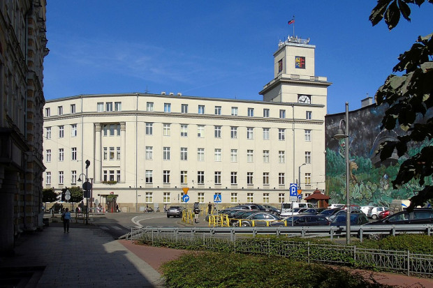 Urząd miasta Chorzów (fot. Ewa Kubiesa CC BY - SA 4.0)