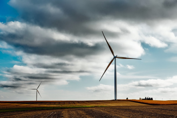 Według PSEW przepisy ustawy 10H zatrzymały na różnych etapach projekty lądowych farm wiatrowych o łącznej mocy około 4,1 GW (Fot. pixabay.com)