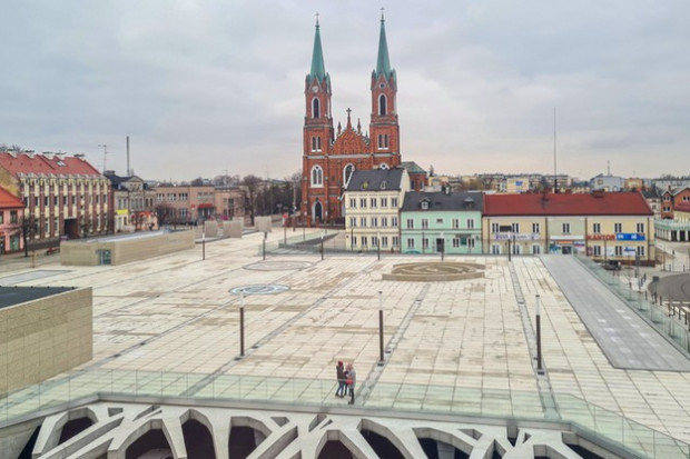 Remont placu w Kutnie stał się tematem wielkiej dyskusji o sposobach rewitalizacji miast. (fot. kutno.pl)
