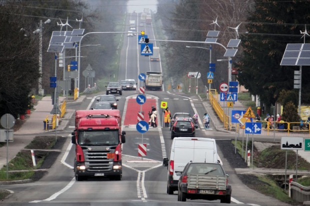 Nowe przepisy wymagają od zarządców dróg zadbania o wysoką jakość przejść, by były one bezpieczne dla pieszych i rowerzystów (fot GDDKiA)
