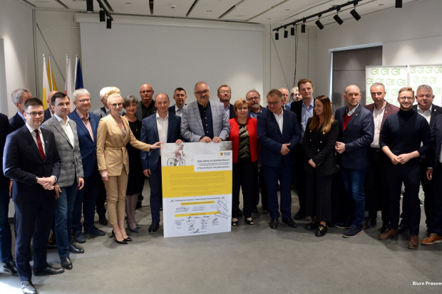Ponad dwadzieścia samorządów podpisało deklarację budowy Cyklistrady (fot. umwd)