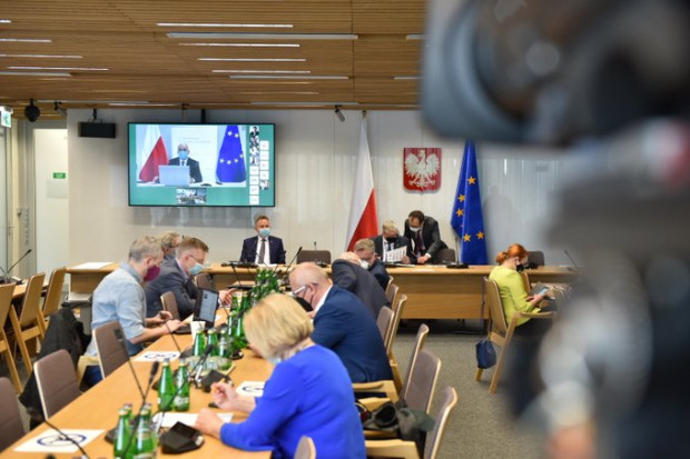 Około 1/6 ogólnej liczby wszystkich obecnych parlamentarzystów zdobyło swoje mandaty jako czynni samorządowcy (fot. twitter.com/KancelariaSejmu)