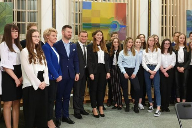 Młodzieżowe rady będą mieć charakter konsultacyjno-doradczy i będą im przysługiwać inicjatywy uchwałodawcze (fot.pruszkow.pl)