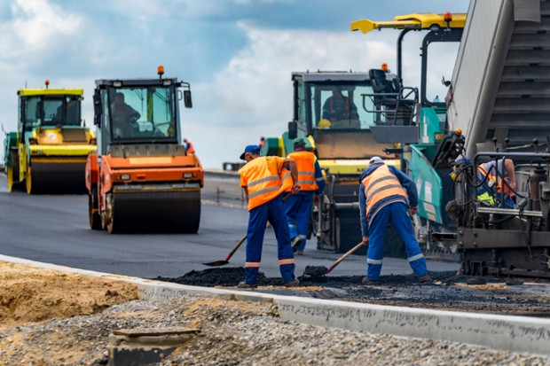 Eksperci zapewniają, że gumowy asfalt znacznie wpłynie m.in. na obniżenie kosztów utrzymania dróg (fot. PZPO)