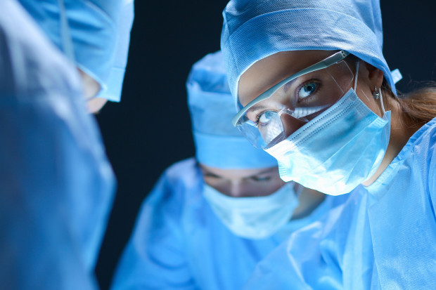 Według Ministerstwa Zdrowia liczba miejsc na studiach medycznych z roku na rok rośnie i będzie podwyższana (fot. Shutterstock)..