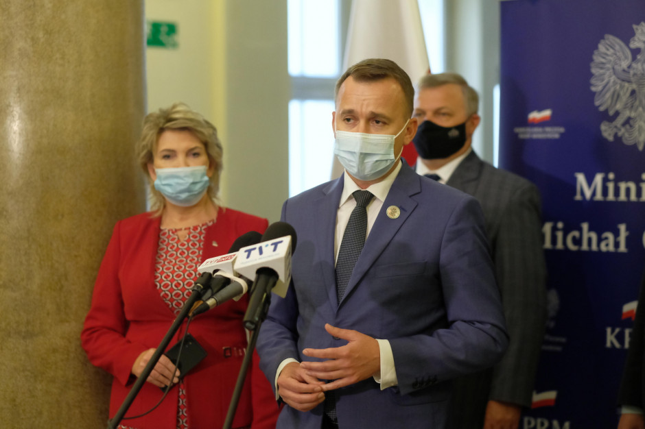 Słuchamy propozycji samorządów nt. nowych źródeł ich finansowania - powiedział Michał Cieślak (Fot. PAP/Andrzej Grygiel)