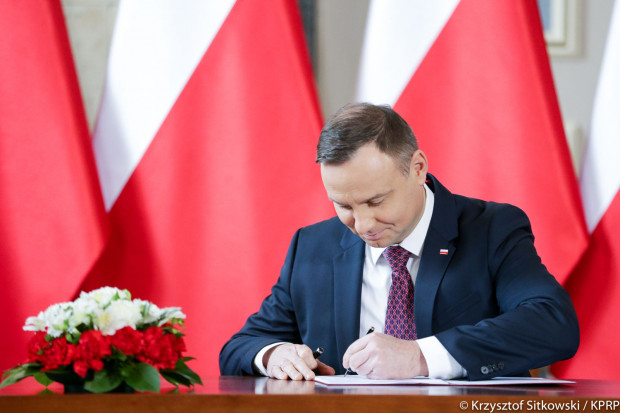 Andrzej Duda podpisał ustawę o budowie zabezpieczenia granicy   fot. KPRM/Krzysztof Sitkowski