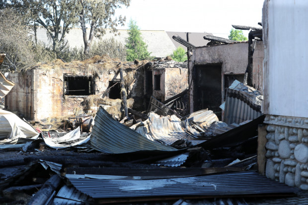 W poniedziałek na konta poszkodowanych w pożarze Nowej Białej trafią zapomogi po 6 tys. zł na rodzinę (Fot. PAP/Grzegorz Momot)