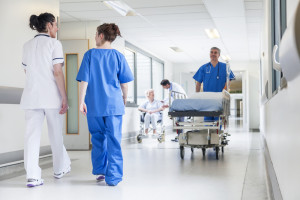 Bardzo wiele szpitali nie może sobie pozwolić na podwyżki wynagrodzeń dla pracowników (Fot. Shutterstock)