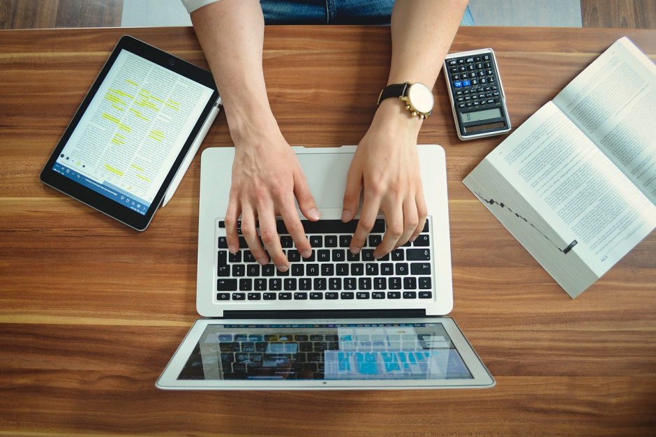 Za pośrednictwem portalu e-budownictwo od 1 lipca będzie można złożyć wniosek o pozwolenie na budowę (Fot. Shutterstock.com) Za pośrednictwem portalu e-budownictwo od 1 lipca będzie można złożyć wniosek o pozwolenie na budowę (Fot. Shutterstock.com)