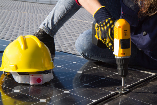 Będą uproszczenia w podatku akcyzowym dla małych producentów energii odnawialnej i dla samorządów korzystających z OZE (Fot. Shutterstock.com)