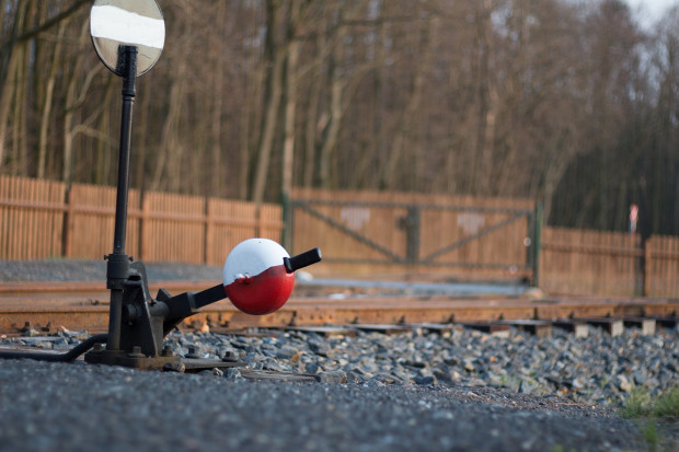 Kontrowersyjne zapisy dotyczące zwolnień z podatku infrastruktury kolejowej działają od ponad 4,5 roku. (Fot. pixabay.com)