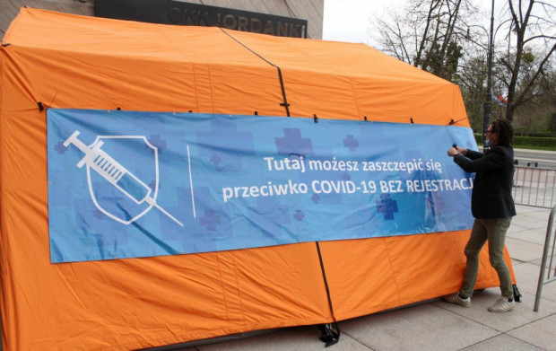 Małe gminy szczepią sprawniej niż wielkie miasta. Ale są też białe plamy - Vimarsana News