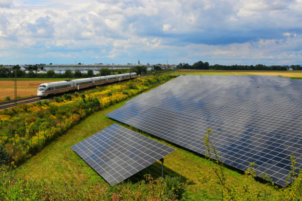 Obecnie energia odnawialna to tylko 12 proc. kolejowego miksu. (Fot. Shutterstock.com)