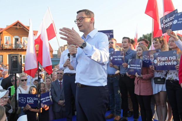 Premier Mateusz Morawiecki podczas Pikniku Rodzinnego w Tykocinie (fot. PAP/Artur Reszko)