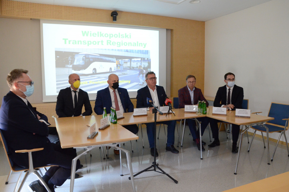 Przedstawiciele sqamorządów tworzących Wielkopolski Transport Regionalny wybrali jego władze. (fot. mat. pras.) Przedstawiciele sqamorządów tworzących Wielkopolski Transport Regionalny wybrali jego władze. (fot. mat. pras.)