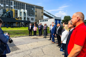 Na terenie ciepłowni w Tarnowskich Górach wmurowano kamień węgielny pod budowę efektywnego energetycznie systemu kogeneracyjnego (fot. Tarnowskie Góry UM/ FB)
