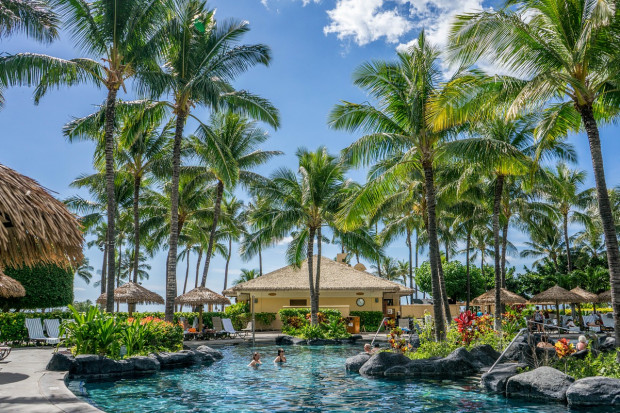 Władze Maui poprosiły linie lotnicze, aby zrobiły przerwę w zwożeniu turystów (fot. Pixabay)