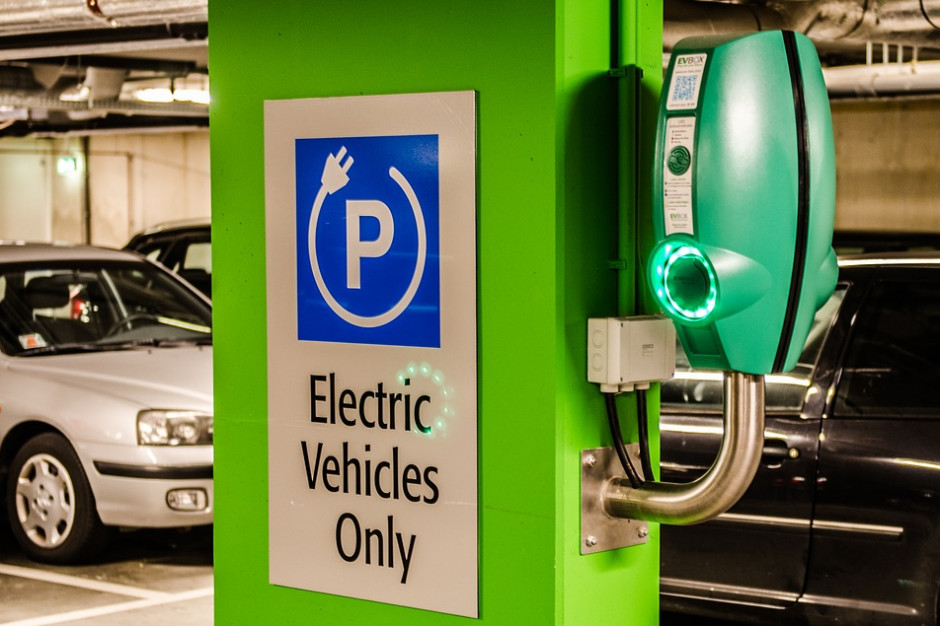 Wspierane będą innowacyjne przedsięwzięcia dotyczące m.in. ładowania aut elektrycznych (fot. pixabay.com)