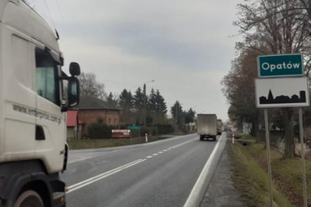 Przez Opatów przebiegają dwie trasy krajowe o dużym natężeniu ruchu - droga nr 74 Sulejów - Kielce - Kraśnik i droga nr 9 Radom - Ostrowiec Świętokrzyski - Rzeszów fot. GDDKiA