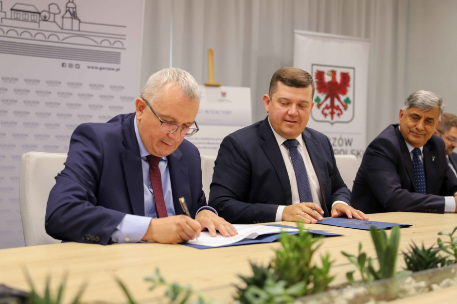 Podpisanie listu intencyjnego to pierwszy krok do współpracy (fot. Jan Wojtanowski/UMGW) Podpisanie listu intencyjnego to pierwszy krok do współpracy (fot. Jan Wojtanowski/UMGW)