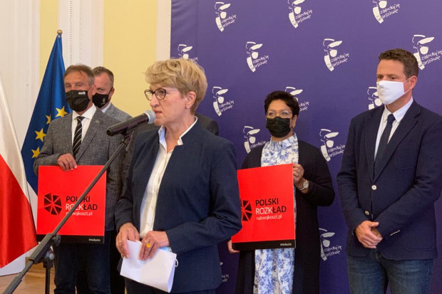 Przedstawiciele wszystkich organizacji obecnych na spotkaniu podpisali list z apelem do polskiego rządu w sprawie Polskiego Ładu (fot.lubuskie.pl)