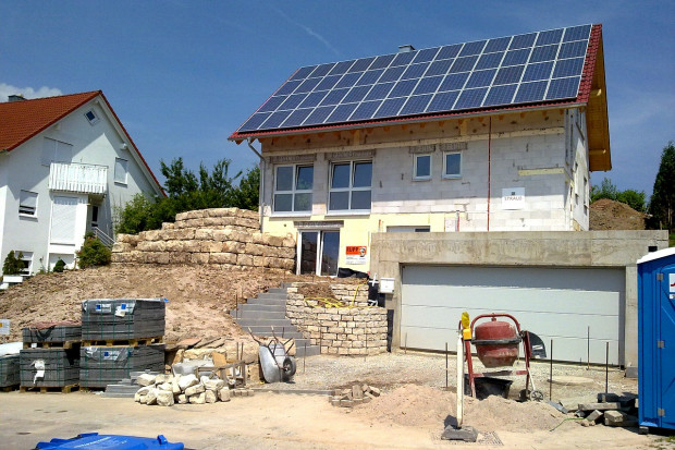 Nowe przepisy ułatwić mają budowę niewielkich domów jednorodzinnych (fot. pixabay.com)