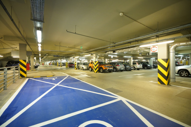 Na dwóch poziomach parkingu dostępnych jest w sumie 407 miejsc (Fot. zdm.waw.pl)