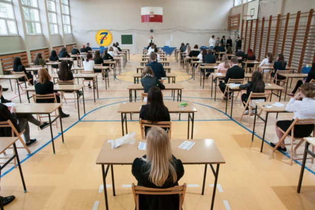 Egzamin ósmoklasisty 2022 przeprowadzony będzie 24-26 maja, a matura 2022 4-23 maja (fot. PTWP)