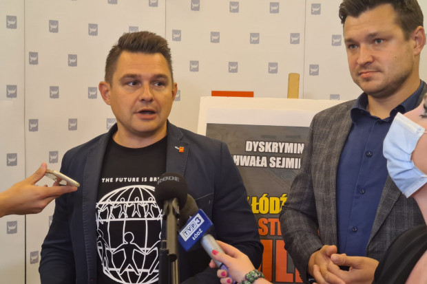 Projekt stanowiska powstał z inicjatywy przewodniczącego Rady Miasta Łodzi Marcina Gołaszewskiego (z lewej) (Fot. UM Łodzi)