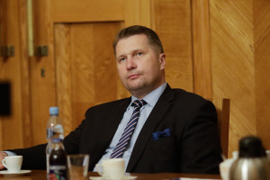 Pięć lekcji tygodniowo mniej. Minister Czarnek zapowiada kolejną rewolucję w szkołach