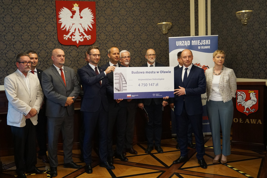 Inwestycja to dwa obiekty mostowe i jeden wiadukt nad rzekami Odra i Oława (fot. MFiPR/tt) Inwestycja to dwa obiekty mostowe i jeden wiadukt nad rzekami Odra i Oława (fot. MFiPR/tt)