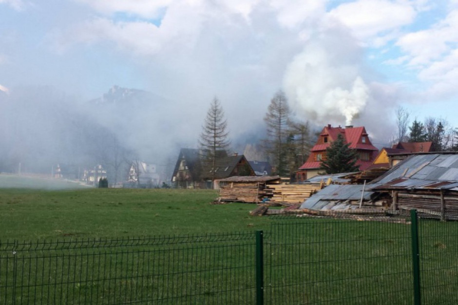 Zmniejszenie niskiej emisji i uporanie się ze smogiem okazuje się znacznie trudniejsze niż wydawało się jeszcze kilka lat temu (fot.PAS) Zmniejszenie niskiej emisji i uporanie się ze smogiem okazuje się znacznie trudniejsze niż wydawało się jeszcze kilka lat temu (fot.PAS)