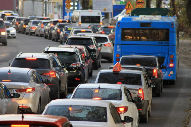Strefy czystego transportu pozwolą ograniczyć ruch i emisję spalin w centrum miast (Fot. pixabay.com)
