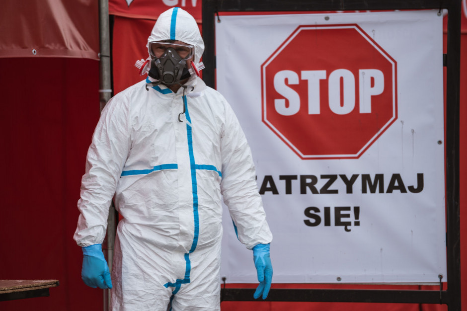 Czwarta fala potrwa przynajmniej dwa miesiące (fot. shutterstock) Czwarta fala potrwa przynajmniej dwa miesiące (fot. shutterstock)