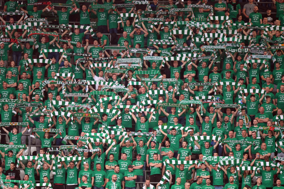 Jeszcze w październiku ze stadionu Polsat Plus Arena Gdańsk znikną jednorazowe kubki (Fot. Shutterstock.com)