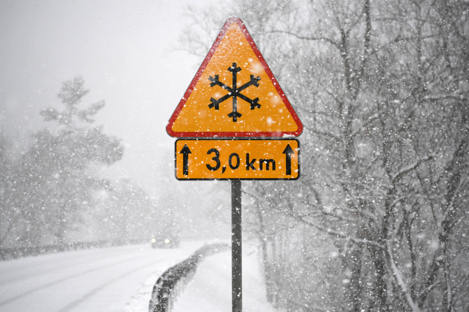 Zdaniem radnej, śniegu nie należy traktować jako opad, ale jak surowiec (fot. PAP/Darek Delmanowicz)