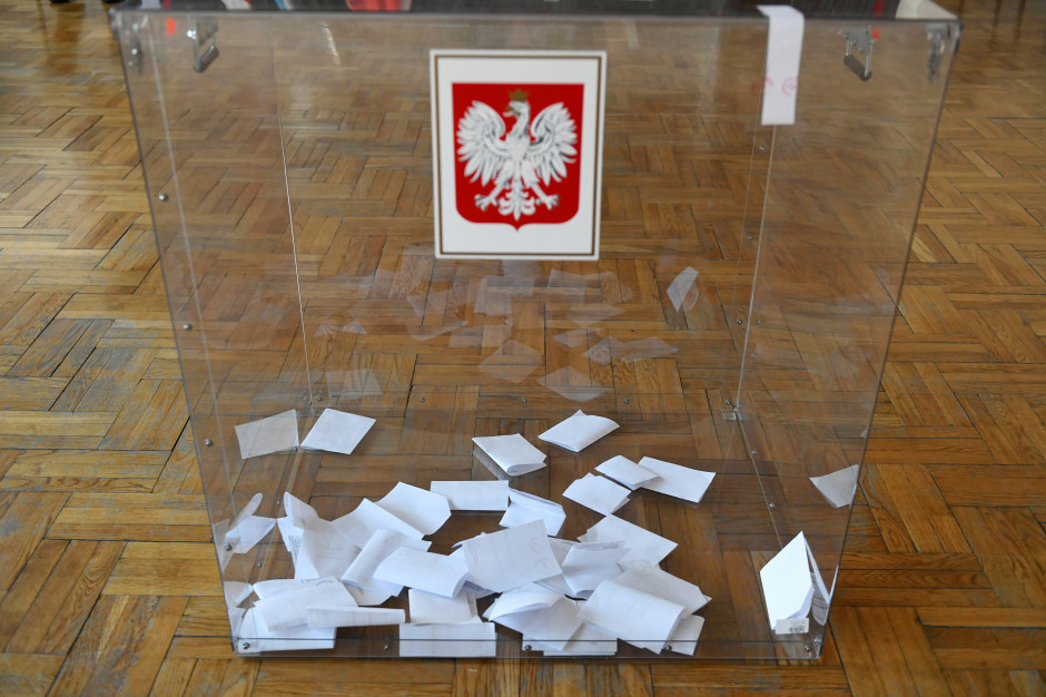Wybory na wójta lub radnego odbywają się w głosowaniu tajnym (fot. PAP/Darek Delmanowicz)