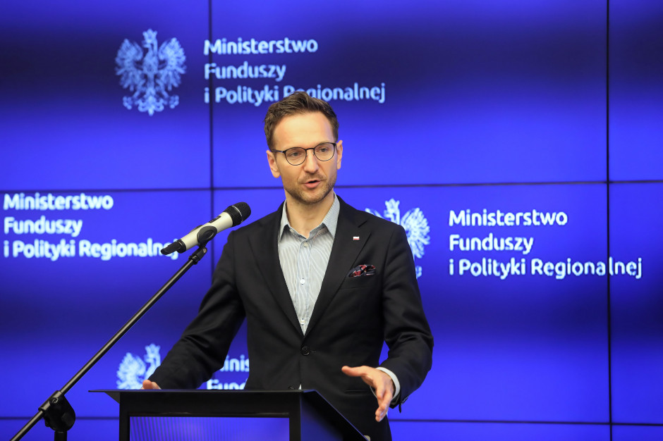 Waldemar Buda podkreślił wysokość kwoty, jaka ma popłynąć do Polski (fot. Wojciech Olkuśnik/PAP) Waldemar Buda podkreślił wysokość kwoty, jaka ma popłynąć do Polski (fot. Wojciech Olkuśnik/PAP)