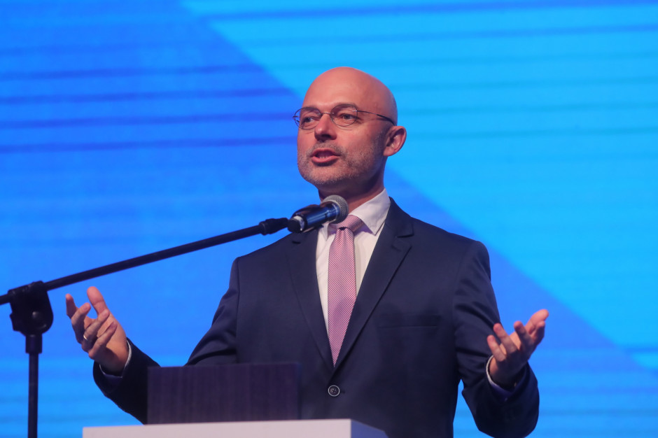 Przyznanie wsparcia dla najuboższych odbiorców prądu będzie zależało m.in. od dochodów, liczby domowników, a także stanu budynku - mówi Michał Kurtyka(Fot. PAP/Roman Zawistowski) Przyznanie wsparcia dla najuboższych odbiorców prądu będzie zależało m.in. od dochodów, liczby domowników, a także stanu budynku - mówi Michał Kurtyka(Fot. PAP/Roman Zawistowski)