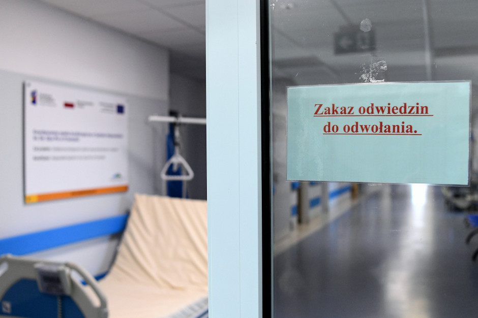 W wielu szpitalach nie można odwiedzać chorych (fot. Darek Delmanowicz/PAP) W wielu szpitalach nie można odwiedzać chorych (fot. Darek Delmanowicz/PAP)