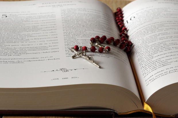 Nie ma zakazu umieszczania lekcji religii na początku lub na końcu zajęć - zauważa RPO (fot. pixabay)