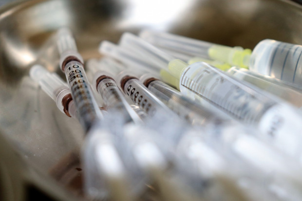 Zdaniem eksperta osób zaszczepionych jest zbyt mało, dlatego konieczne może być uruchomienie dodatkowych oddziałów covidowych (Fot. pixabay.com)