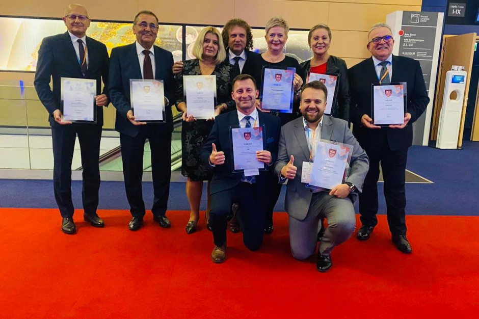 Grupa laureatów 12 edycji rankingu na najlepszych prezydentów miast „Newsweek Polska”. (fot. UM Starachowice) Grupa laureatów 12 edycji rankingu na najlepszych prezydentów miast „Newsweek Polska”. (fot. UM Starachowice)