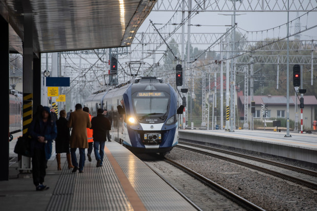 Na Lubelszczyźnie nowe pociągi, z powodu wieloletnich braków, są szczególnie potrzebne (fot. PAP/Wojtek Jargiło)