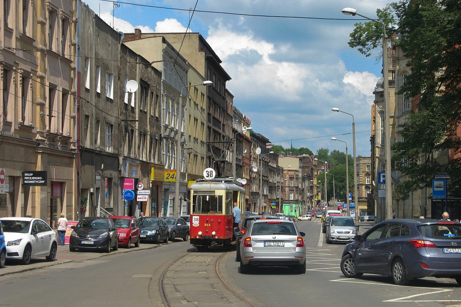 Ulica Piekarska w Bytomiu (Fot. wikipedia.org/Adrian Tync/CC BY-SA 4.0)