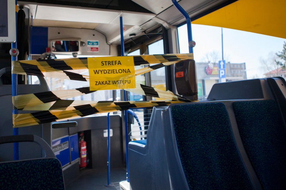 7 proc. ankietowanych mówi, że codziennie korzysta z transportu zbiorowego. 17 proc. natomiast w ogóle nie jeździ komunikacją miejską (fot. shutterstock.com/lusia599) 7 proc. ankietowanych mówi, że codziennie korzysta z transportu zbiorowego. 17 proc. natomiast w ogóle nie jeździ komunikacją miejską (fot. shutterstock.com/lusia599)
