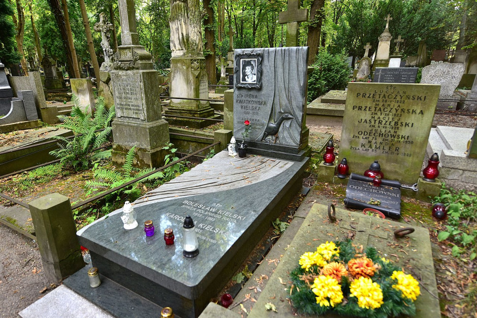 Aplikacja mobilna ułatwi wyszukiwanie grobów na cmentarzu